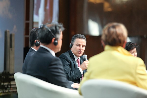 Mr Aníbal Gaviria