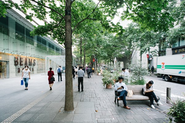 Marunouchi sidewalks
