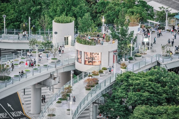 Seoullo 7017 is a lushly planted elevated walkway