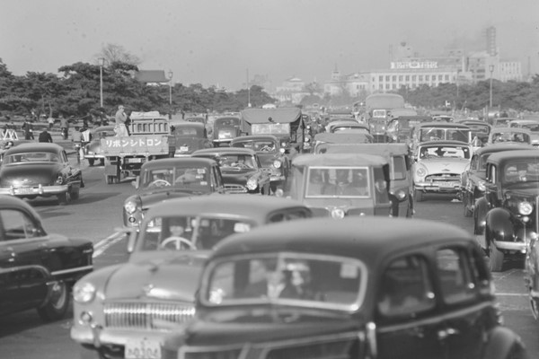 Tokyo in the past: a car-based city that is often clogged by traffic jams