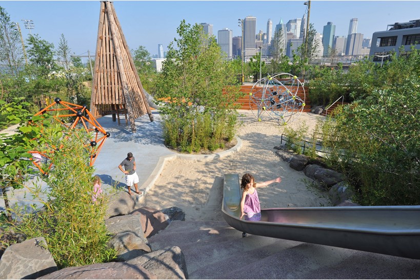 Pier 6 features a slide mountain that creates a dynamic play area emphasising interaction with the natural environment