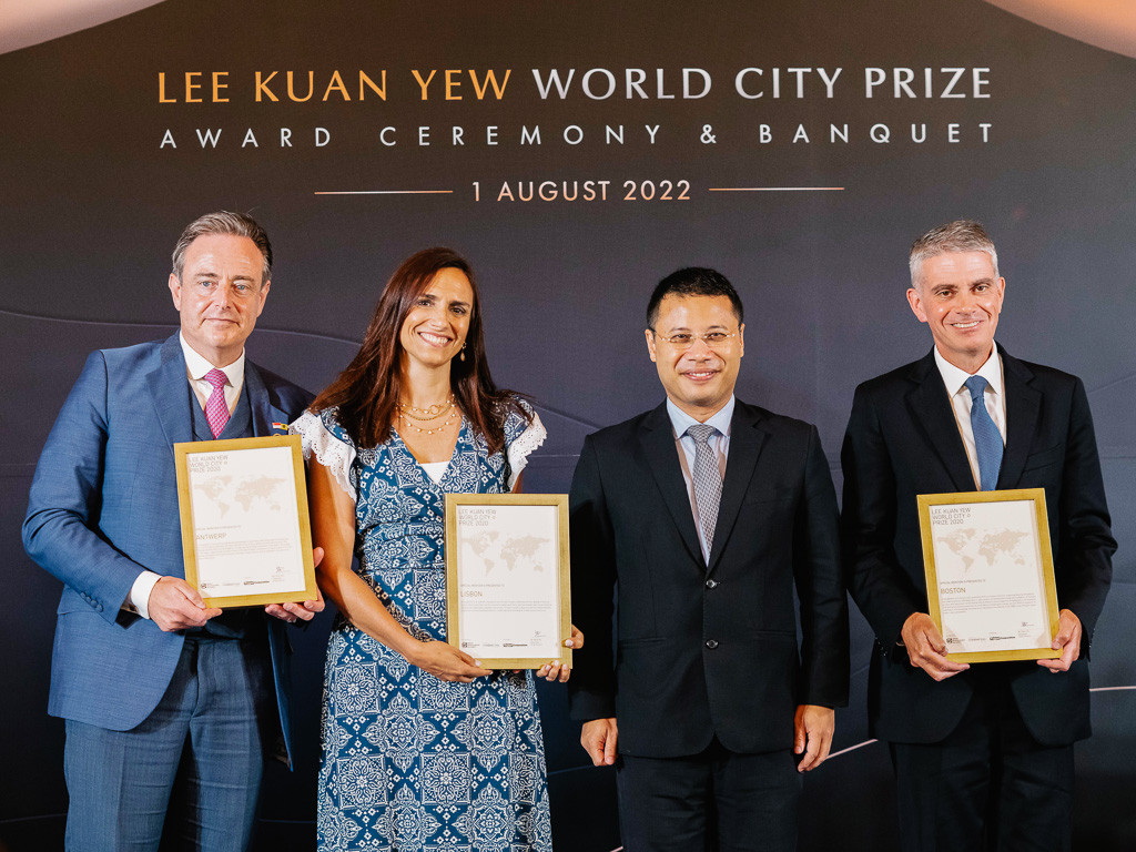 Certifcate presentation to the 2020 Special Mentions