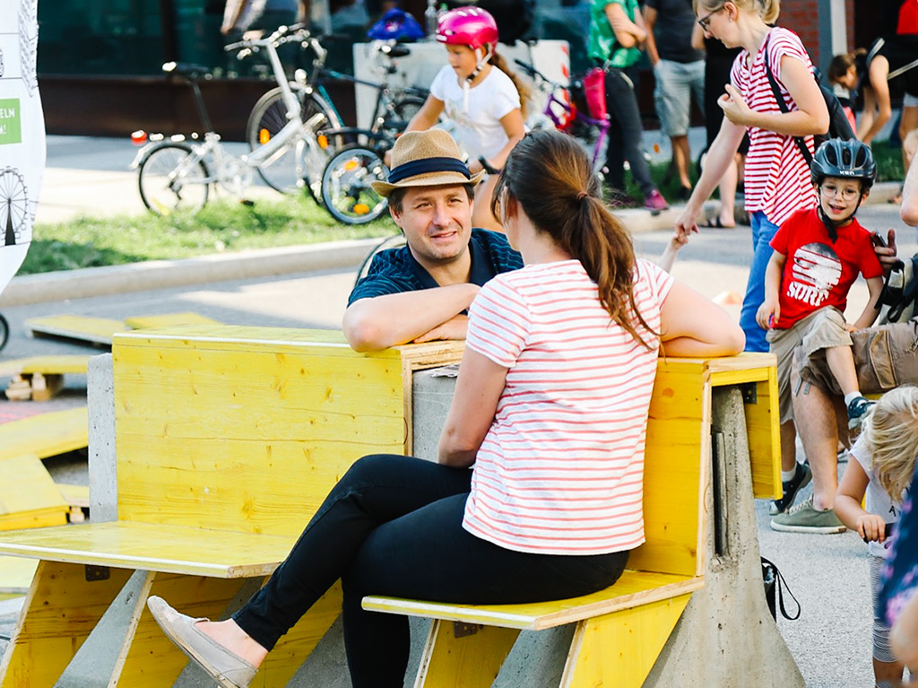 Conversations at a temporal park