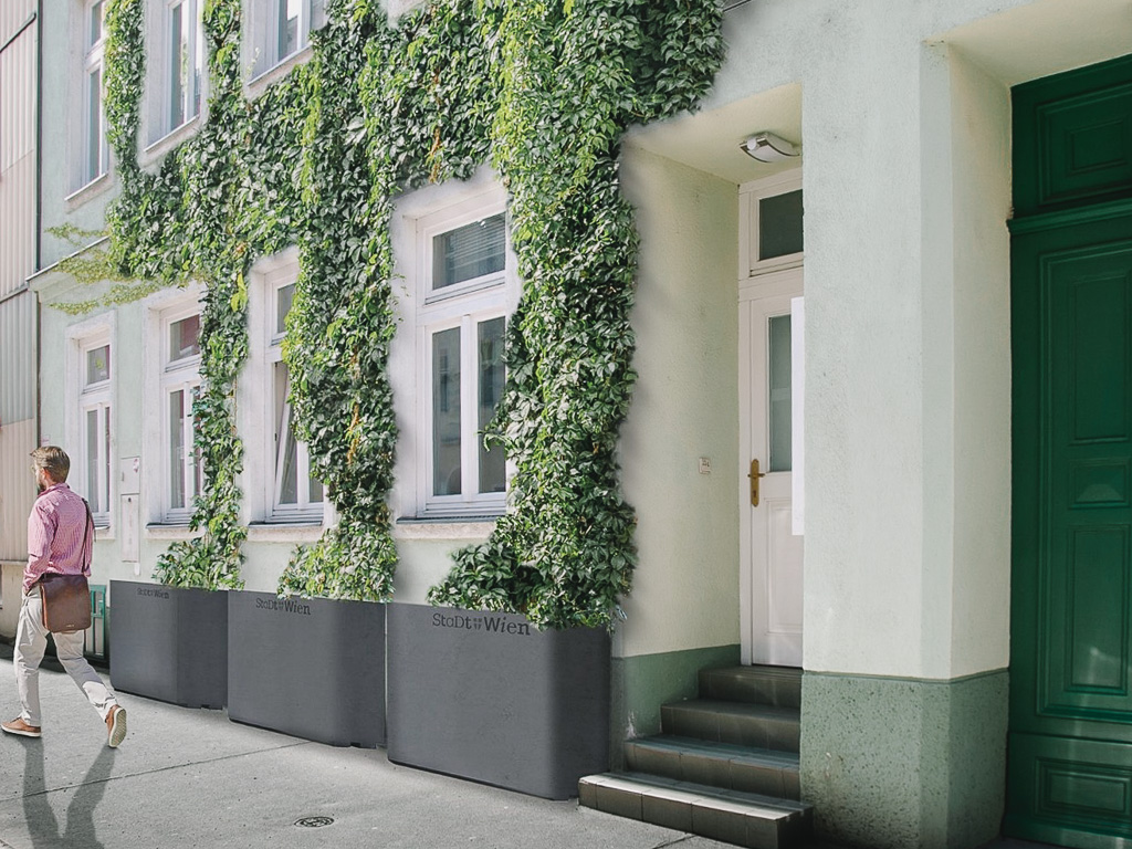 The 50 Grüne Hauser project quickly greens existing buildings with little effort