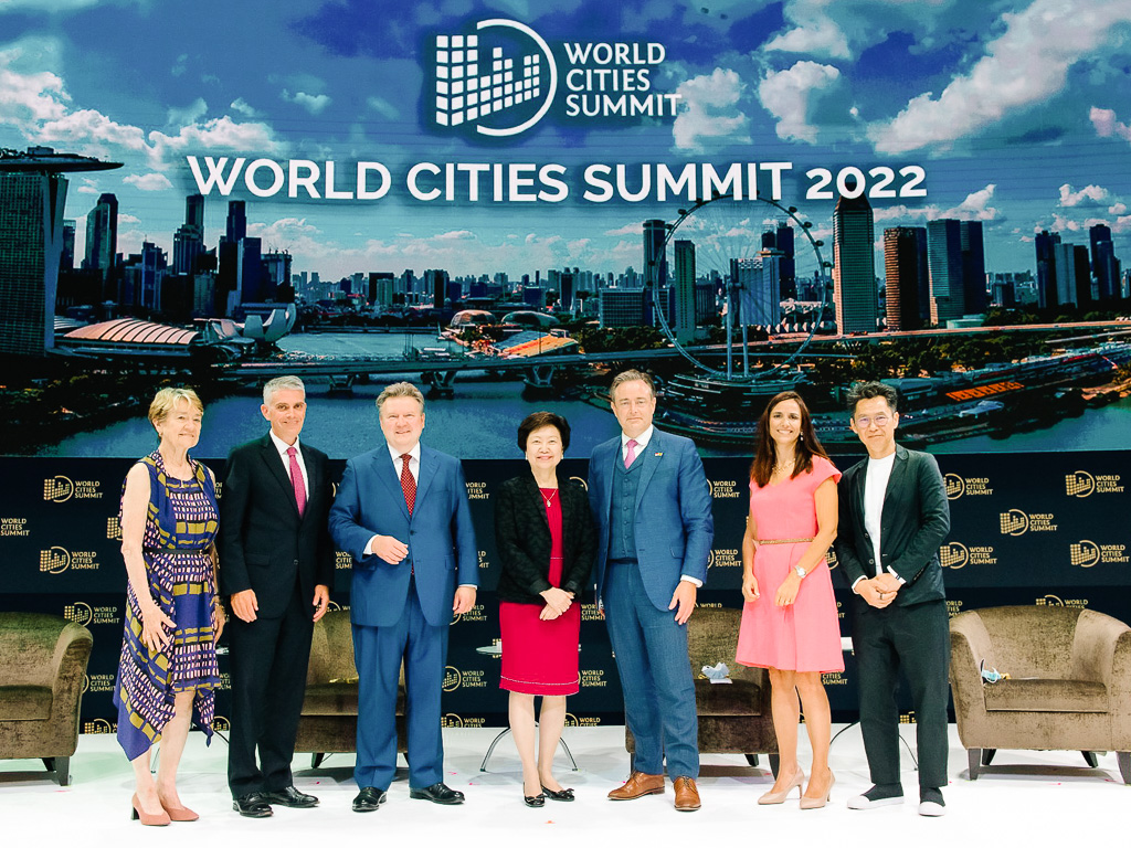 Group photo at the Prize Lecture & Forum 2022