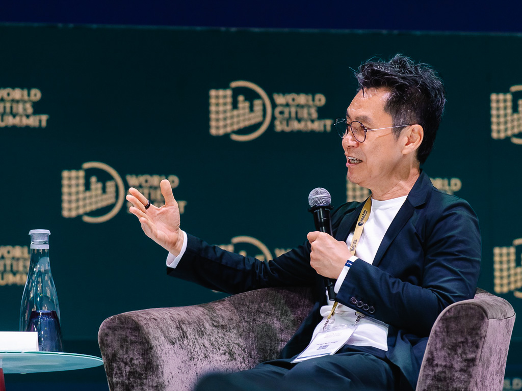 Nominating Committee member Wong Mun Summ co-moderating the Panel Discussion